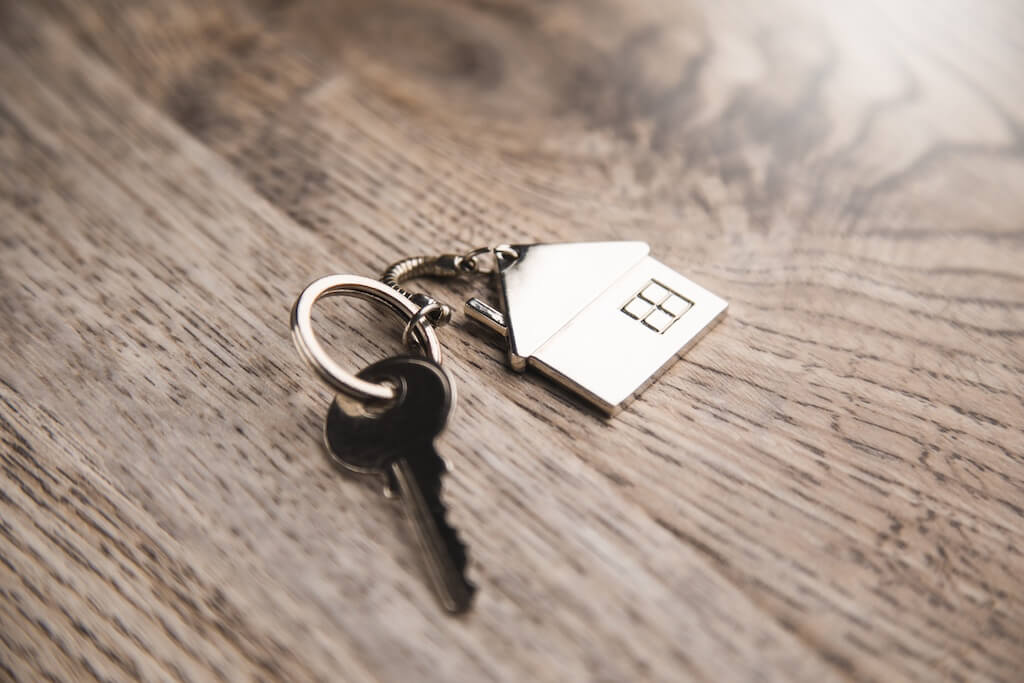 Umowa najmu na czas określony, wcześniejsze opuszczenie lokalu, zwrot kaucji