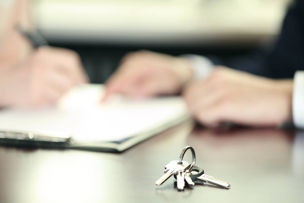 Umowa przedwstępna sprzedaży mieszkania, brak wpłaty zadatku, skutki prawne oświadczenia sprzedającego